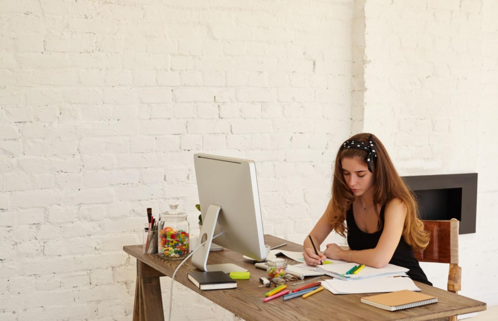 Strategische Geschäftsverhandlung am Konferenztisch